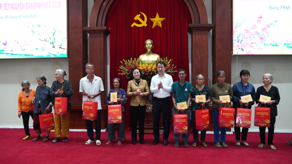 Phó Thủ tướng Phạm Thị Thanh Trà thăm, tặng quà Tết tại Đồng Tháp