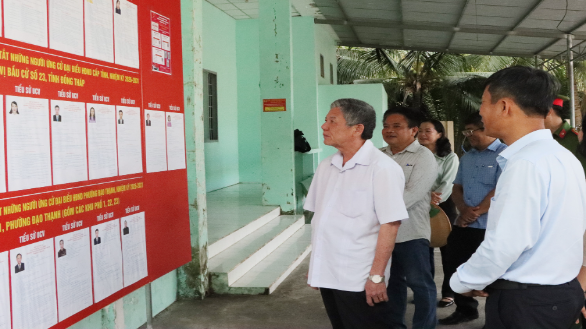 Bí thư Tỉnh ủy kiểm tra công tác bầu cử tại Mỹ Tho, Đạo Thạnh