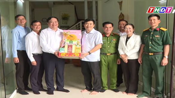 Ông Phạm Thành Ngại thăm, chúc Tết nguyên lãnh đạo tỉnh Đồng Tháp
