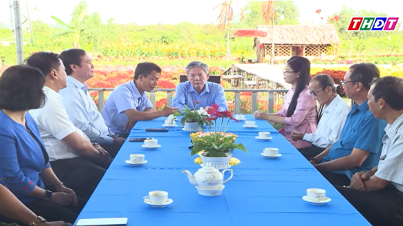Bí thư Tỉnh ủy Đồng Tháp xông đất làng hoa