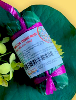 Chả lụa trứng muối