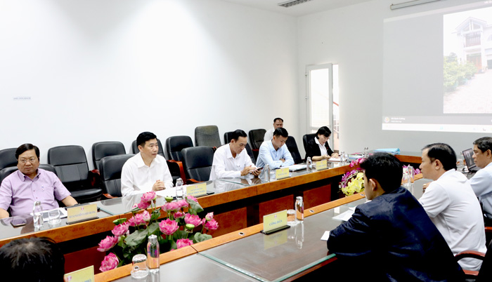 Xem xét khiếu nại của công dân liên quan đến đất đai