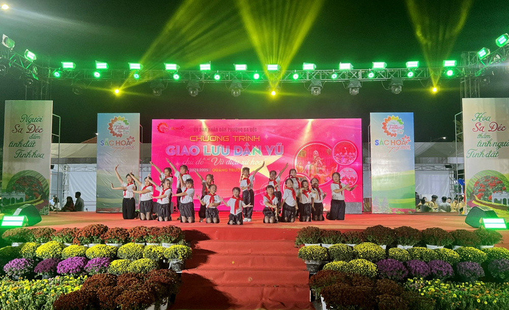 Sôi động chương trình giao lưu dân vũ thể thao “Vũ điệu xứ hoa”