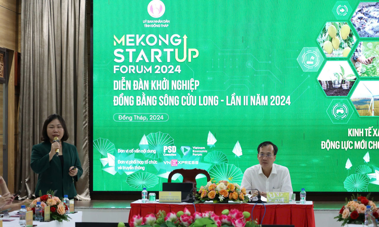 Bà Phạm Thị Ngọc Thủy chia sẻ với báo chí về kết quả Diễn đàn lần I và mục đích, ý nghĩa, các hoạt động của Diễn đàn lần II